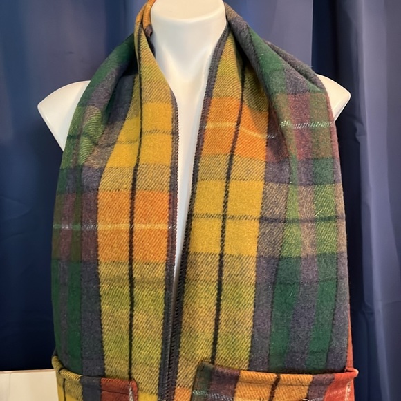 Wool Scarf with pockets! NWT! - Picture 3 of 5